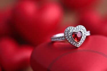 Bijoux en forme de cœur : l’emblème idéal pour célébrer l’amour à la Saint-Valentin